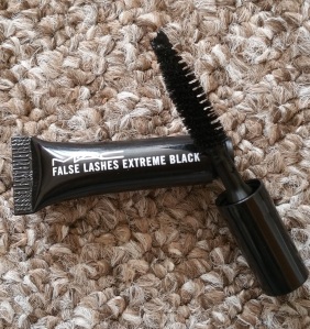 MAC False Lashes Extreme Black